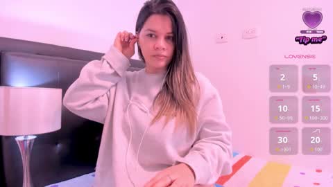 Snapshot of daniela_beauty chatting on 10.12.25 daniela online show from 10.12.25