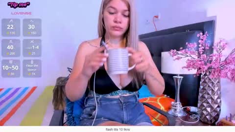 Snapshot of daniela_beauty chatting on 03.29.26 daniela online show from 03.29.26