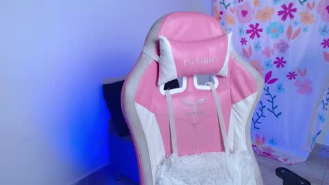 Snapshot of daniela_cute22 chatting on 02.25.26 DANIELA online show from 02.25.26