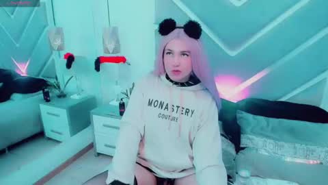 Snapshot of danielaadamss chatting on 01.11.25 Daniela online show from 01.11.25