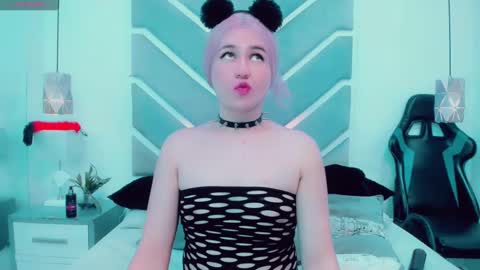 Snapshot of danielaadamss chatting on 01.11.25 Daniela online show from 01.11.25