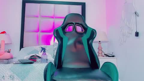 Snapshot of danielaadamss chatting on 01.24.25 Daniela online show from 01.24.25