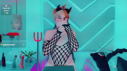 Snapshot of danielaadamss chatting on 02.08.25 Daniela online show from 02.08.25