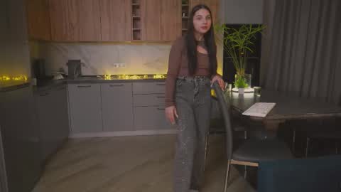 Hi my name is Daniela Im new here but I really like to chat online show from 11.05.25