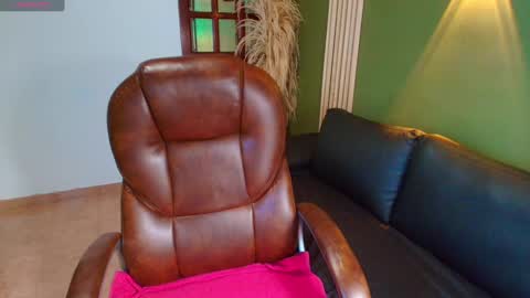 Snapshot of danielamonroe chatting on 09.09.25 danielamonroe online show from 09.09.25