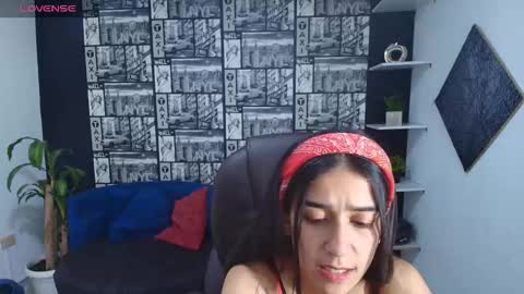 Snapshot of danielamonroe chatting on 09.17.25 danielamonroe online show from 09.17.25