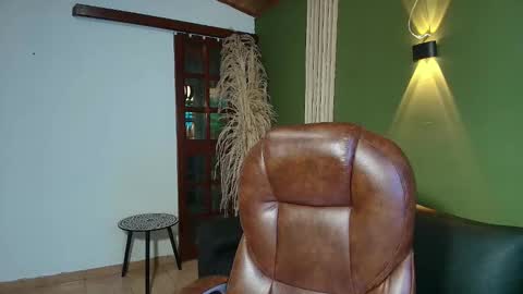 Snapshot of danielamonroe chatting on 10.20.25 danielamonroe online show from 10.20.25