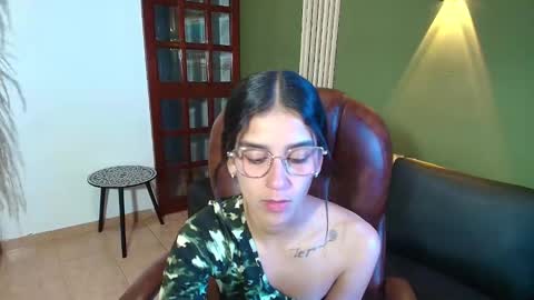 Snapshot of danielamonroe chatting on 10.21.25 danielamonroe online show from 10.21.25