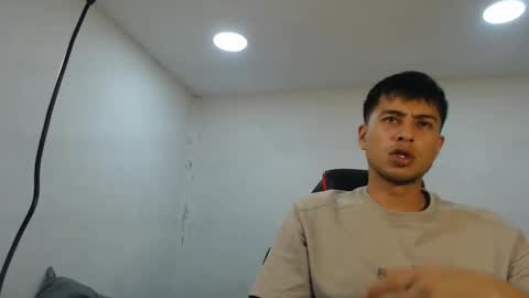 Snapshot of danielitopapii chatting on 10.10.25 danielitopapii online show from 10.10.25