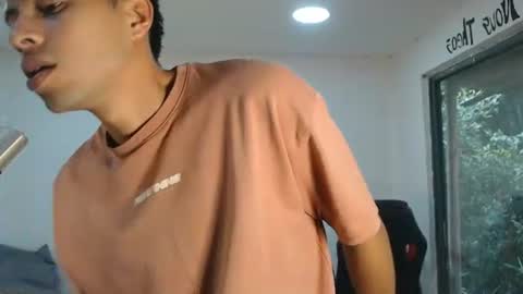 Snapshot of danielitopapii chatting on 10.20.25 danielitopapii online show from 10.20.25