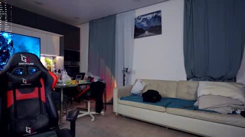 Snapshot of danielkraig_for_u chatting on 02.12.26 Daniel Kraig online show from 02.12.26