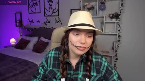 Snapshot of daniellasweet20 chatting on 10.22.25 Daniella online show from 10.22.25