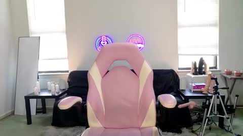 Snapshot of danielle_banks chatting on 09.20.25 Danielle Banks online show from 09.20.25