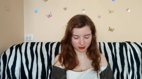 Snapshot of daniellevaulet chatting on 04.29.26 Mia online show from 04.29.26