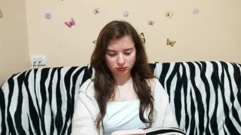 Snapshot of daniellevaulet chatting on 04.29.26 Mia online show from 04.29.26