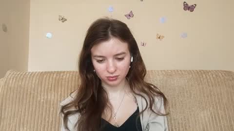 Snapshot of daniellevaulet chatting on 07.22.26 Mia online show from 07.22.26