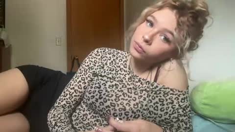 Snapshot of danilovexoxo chatting on 07.28.26 danilovexoxo online show from 07.28.26