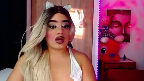 Snapshot of danipein chatting on 10.13.25 danipein online show from 10.13.25