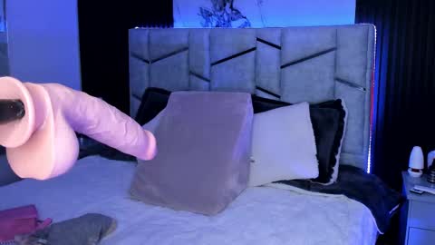 Dani Phonenix online show from 02.10.25