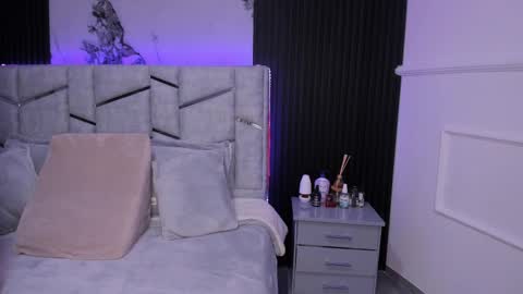 Dani Phonenix online show from 02.20.25