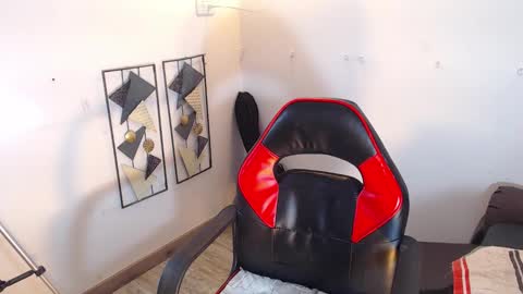 Snapshot of dann_hill1 chatting on 10.27.25 dann hill1 online show from 10.27.25