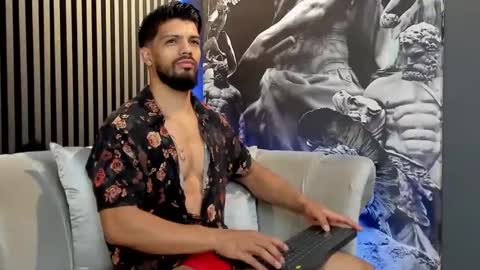 Snapshot of dann_saenz chatting on 12.31.24 Dann saenz online show from 12.31.24