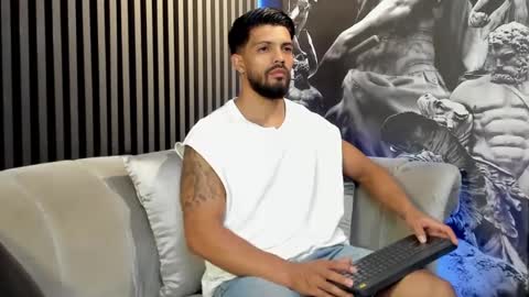 Snapshot of dann_saenz chatting on 01.04.25 Dann saenz online show from 01.04.25