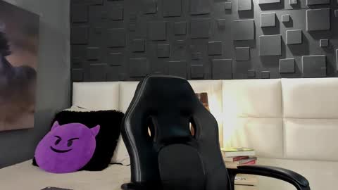 Snapshot of dann_saenz chatting on 02.12.25 Dann saenz online show from 02.12.25