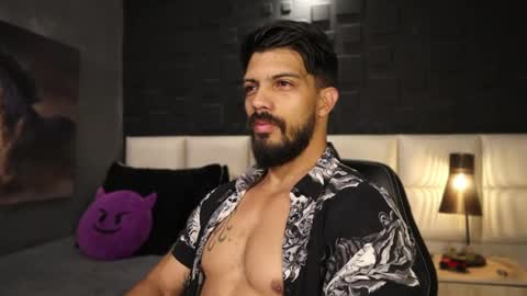 Snapshot of dann_saenz chatting on 02.18.25 Dann saenz online show from 02.18.25