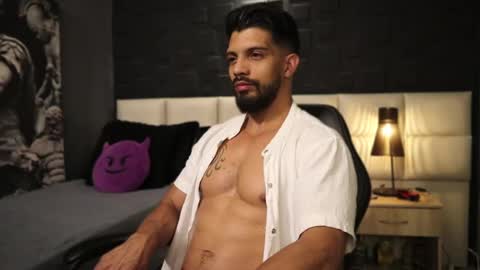 Snapshot of dann_saenz chatting on 02.21.25 Dann saenz online show from 02.21.25