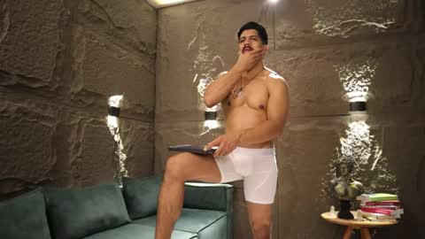 Snapshot of dann_saenz chatting on 02.28.25 Dann saenz online show from 02.28.25