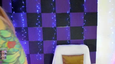 Snapshot of danna__castle chatting on 05.17.26 Dannacastle online show from 05.17.26