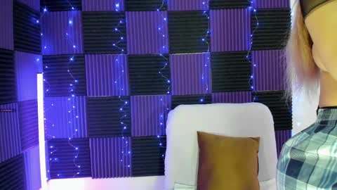 Snapshot of danna__castle chatting on 05.25.26 Dannacastle online show from 05.25.26