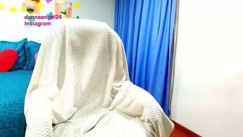 Snapshot of danna_angel chatting on 09.18.25 Danna online show from 09.18.25