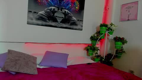 Snapshot of danna_isabel chatting on 10.22.25 danna_isabel online show from 10.22.25