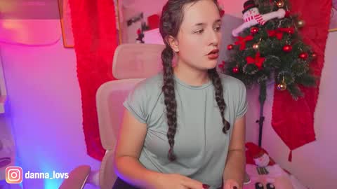 Danna Lovs online show from 11.21.25