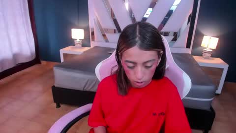 Snapshot of danna_petiite chatting on 05.16.26 danna online show from 05.16.26