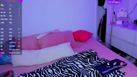 Danna Rhodes online show from 11.25.25