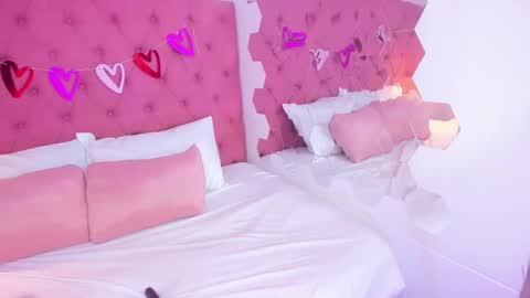 Snapshot of dannacouper chatting on 02.14.25 Danna online show from 02.14.25