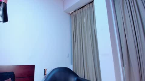DannaHadid online show from 12.17.24