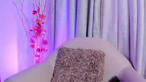 DannaHadid online show from 02.12.25