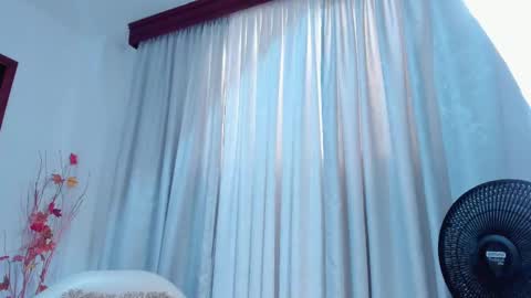 DannaHadid online show from 02.25.25