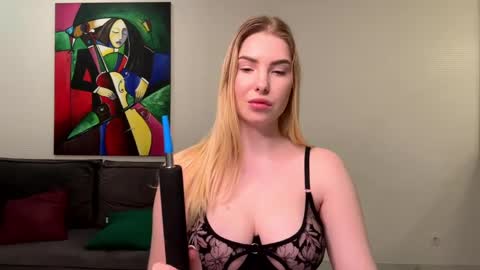 Snapshot of dannamissss chatting on 12.13.24 dannamissss online show from 12.13.24