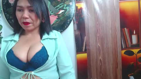 dannamomcerrat online show from 09.18.25