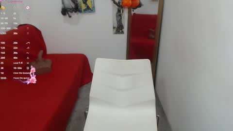 Snapshot of dannazuluaga chatting on 10.31.25 Danna online show from 10.31.25