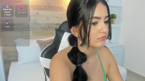 Snapshot of danne_bratz_ chatting on 11.05.25 D A N N A online show from 11.05.25