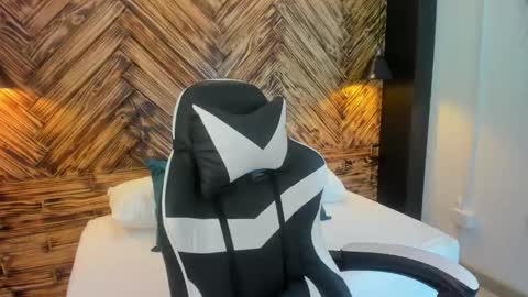 Snapshot of danne_bratz_ chatting on 11.07.25 D A N N A online show from 11.07.25