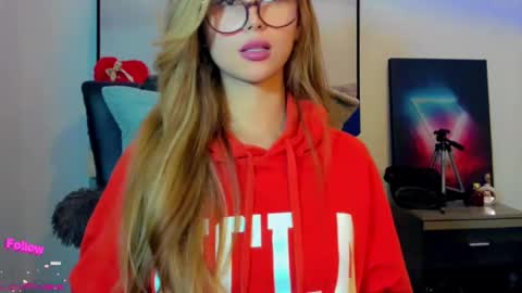 Snapshot of danniecarton chatting on 02.25.25 danniecarton online show from 02.25.25