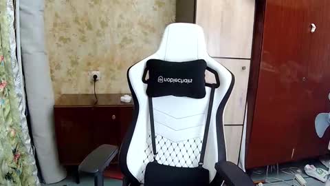 Snapshot of danniielll chatting on 10.02.25 HilmarZ online show from 10.02.25