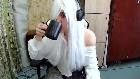 Snapshot of danniielll chatting on 10.22.25 HilmarZ online show from 10.22.25